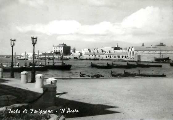 Porto Favignana visto dallo stabilimento Florio